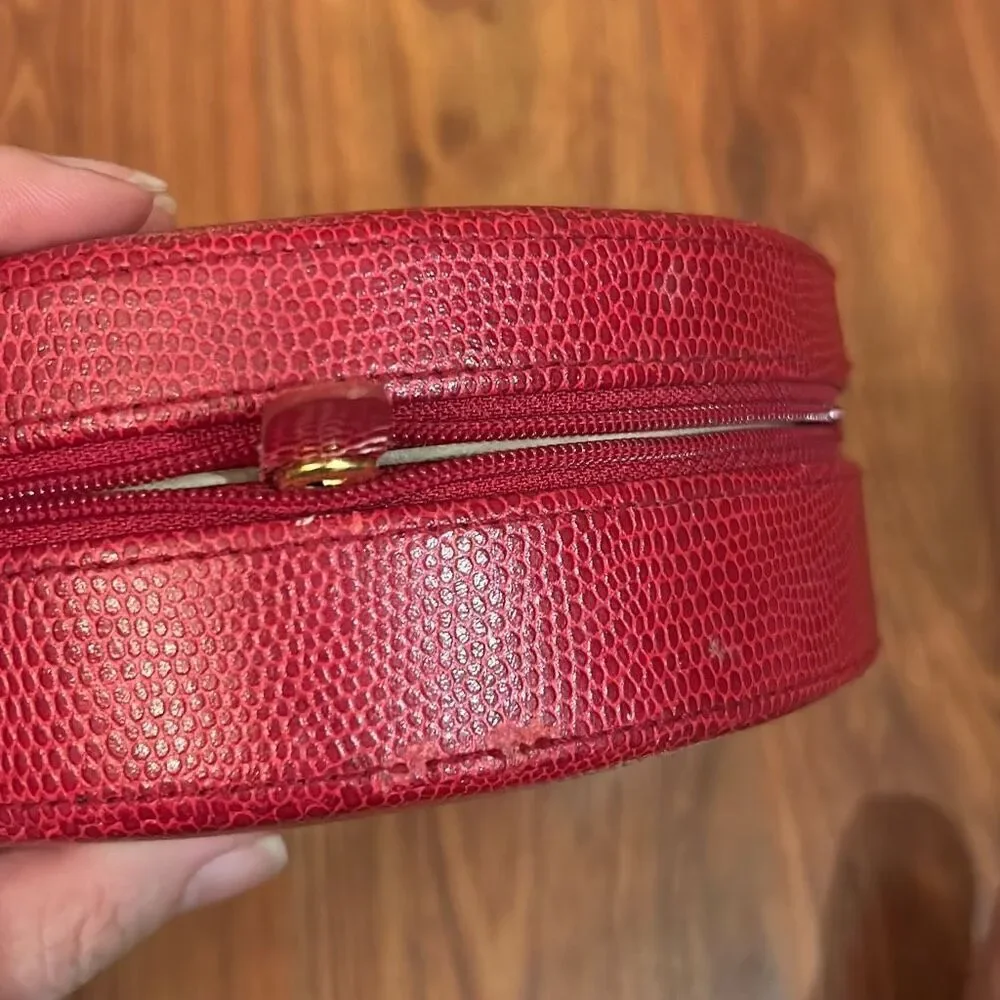 Wolf designs red leather jewelry holder case traveling round vintage